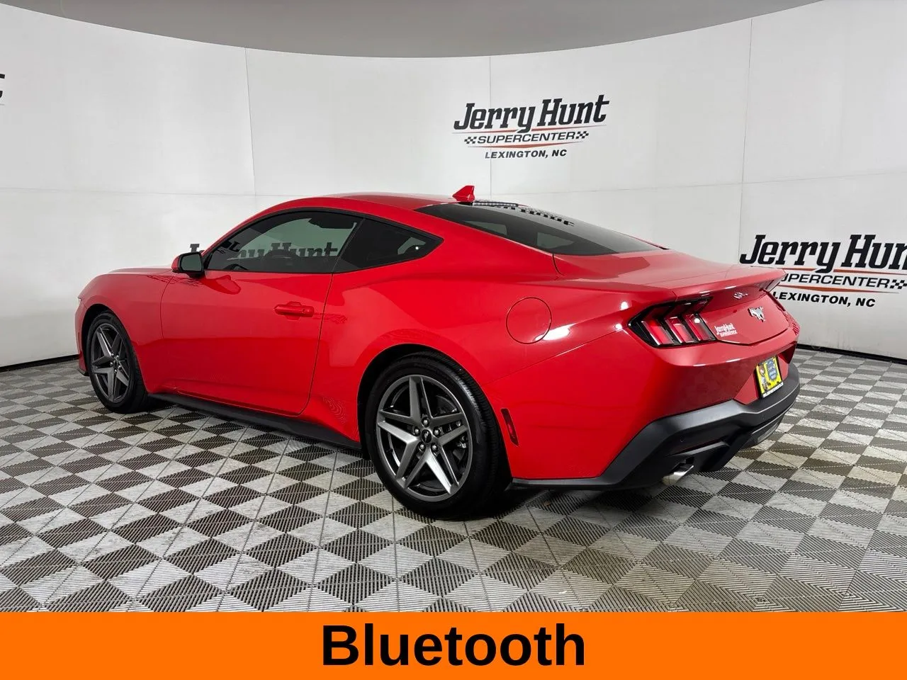 2025 Ford Mustang EcoBoost - Photo 9
