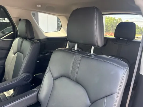 More photos of 2023 Honda Pilot EX-L at Jerry Hunt Supercenter - Lexington, NC