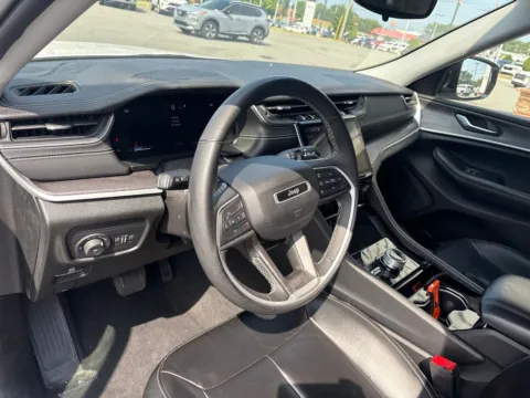 More photos of 2023 Jeep Grand Cherokee Limited at Jerry Hunt Supercenter - Lexington, NC