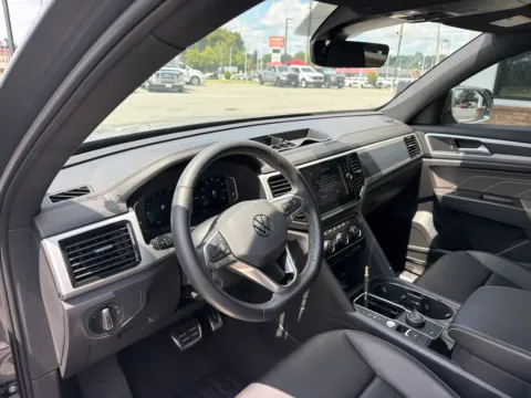 More photos of 2023 Volkswagen Atlas Cross Sport 2.0T SEL at Jerry Hunt Supercenter - Lexington, NC