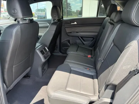 More photos of 2023 Volkswagen Atlas Cross Sport 2.0T SEL at Jerry Hunt Supercenter - Lexington, NC