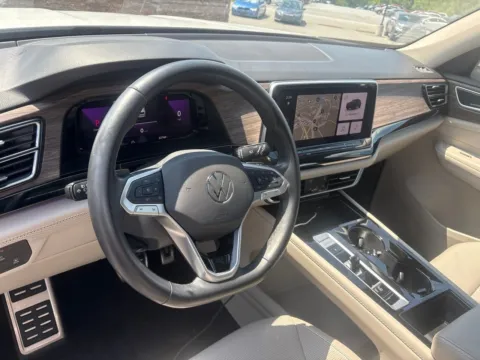 More photos of 2024 Volkswagen Atlas 2.0T SEL Premium R-Line at Jerry Hunt Supercenter - Lexington, NC