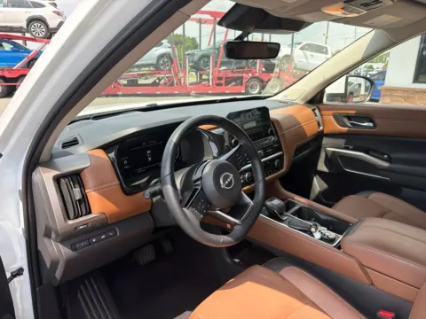 More photos of 2025 Nissan Pathfinder Platinum at Jerry Hunt Supercenter - Lexington, NC