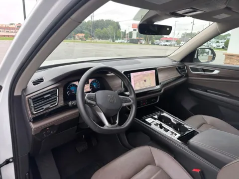 More photos of 2024 Volkswagen Atlas 2.0T SEL at Jerry Hunt Supercenter - Lexington, NC