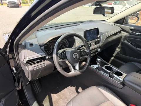 More photos of 2024 Nissan Altima 2.5 SR at Jerry Hunt Supercenter - Lexington, NC