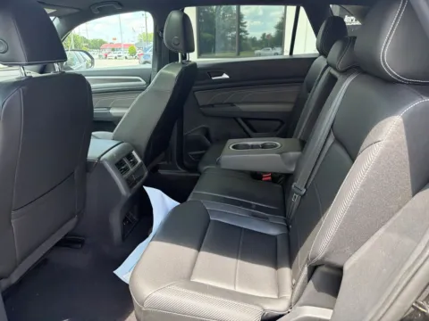 More photos of 2021 Volkswagen Atlas Cross Sport 2.0T SE w/Technology at Jerry Hunt Supercenter - Lexington, NC