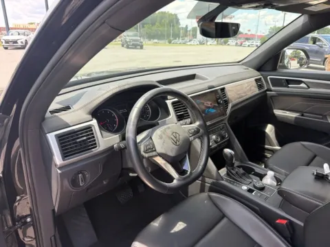 More photos of 2021 Volkswagen Atlas Cross Sport 2.0T SE w/Technology at Jerry Hunt Supercenter - Lexington, NC