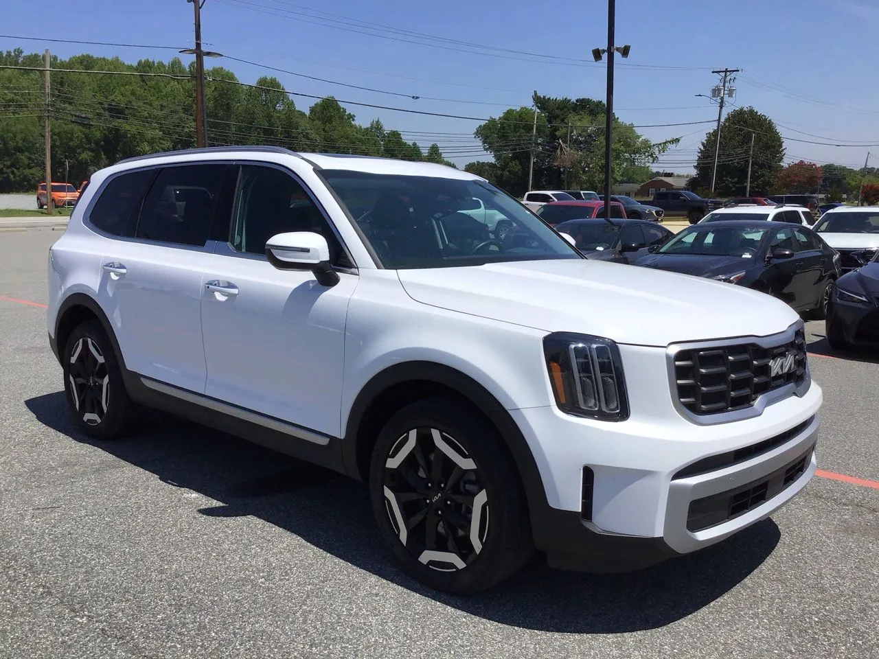 Photos of 2025 Kia Telluride S for sale in Lexington, NC at Jerry Hunt Supercenter - Lexington