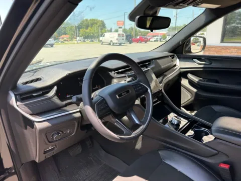 More photos of 2023 Jeep Grand Cherokee Altitude X at Jerry Hunt Supercenter - Lexington, NC