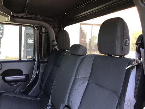 More photos of 2020 Jeep Gladiator Sport at Jerry Hunt Supercenter - Lexington, NC