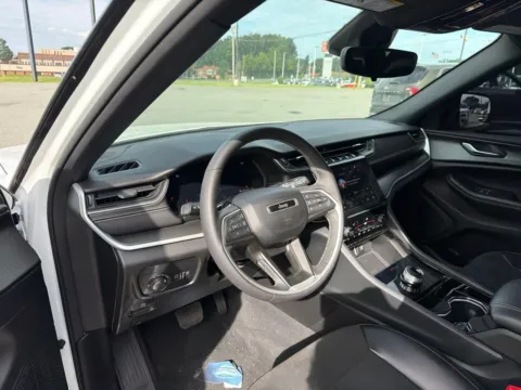 More photos of 2023 Jeep Grand Cherokee L Altitude at Jerry Hunt Supercenter - Lexington, NC