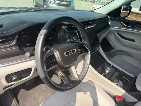More photos of 2021 Jeep Grand Cherokee L Overland at Jerry Hunt Supercenter - Lexington, NC