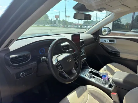 More photos of 2021 Ford Explorer Platinum at Jerry Hunt Supercenter - Lexington, NC