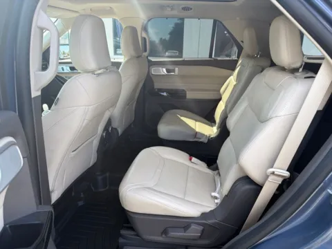 More photos of 2021 Ford Explorer Platinum at Jerry Hunt Supercenter - Lexington, NC