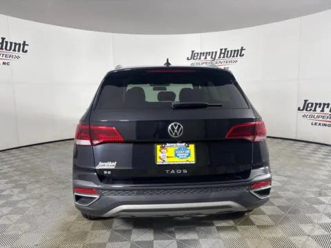 More photos of 2022 Volkswagen Taos 1.5T SE at Jerry Hunt Supercenter - Lexington, NC