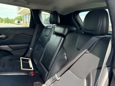 More photos of 2019 Jeep Cherokee Limited at Jerry Hunt Supercenter - Lexington, NC