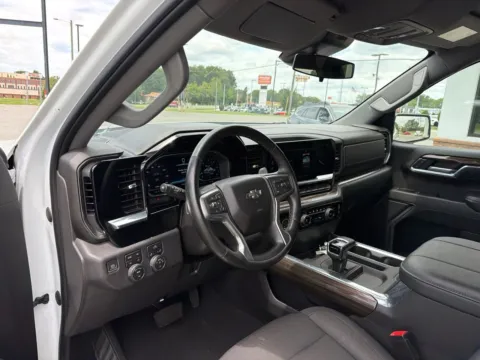More photos of 2023 Chevrolet Silverado 1500 RST at Jerry Hunt Supercenter - Lexington, NC