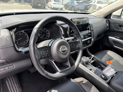 More photos of 2023 Nissan Pathfinder SL at Jerry Hunt Supercenter - Lexington, NC