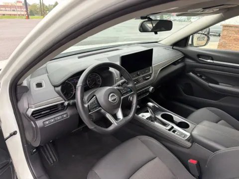 More photos of 2023 Nissan Altima 2.5 SV at Jerry Hunt Supercenter - Lexington, NC