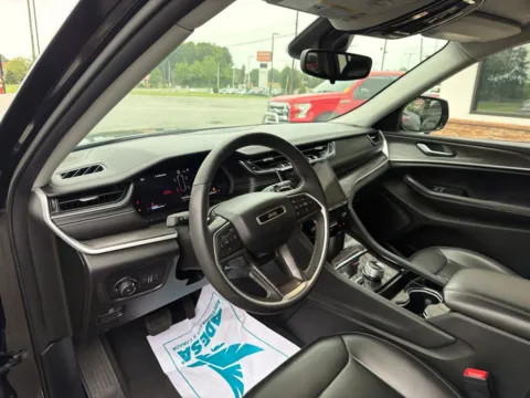 More photos of 2023 Jeep Grand Cherokee L Limited at Jerry Hunt Supercenter - Lexington, NC
