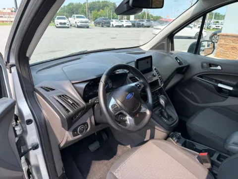 More photos of 2022 Ford Transit Connect XLT at Jerry Hunt Supercenter - Lexington, NC