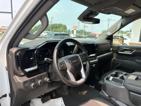 More photos of 2023 GMC Sierra 1500 Elevation at Jerry Hunt Supercenter - Lexington, NC