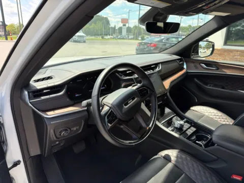 More photos of 2025 Jeep Grand Cherokee Summit at Jerry Hunt Supercenter - Lexington, NC