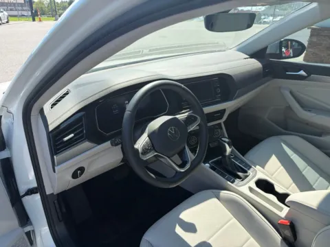 More photos of 2024 Volkswagen Jetta 1.5T SE at Jerry Hunt Supercenter - Lexington, NC