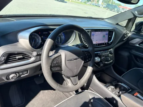 More photos of 2023 Chrysler Pacifica Limited at Jerry Hunt Supercenter - Lexington, NC