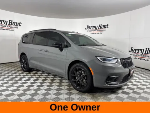 More photos of 2023 Chrysler Pacifica Limited at Jerry Hunt Supercenter - Lexington, NC