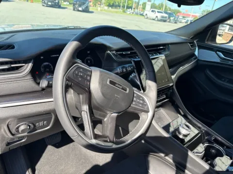 More photos of 2023 Jeep Grand Cherokee L Altitude at Jerry Hunt Supercenter - Lexington, NC