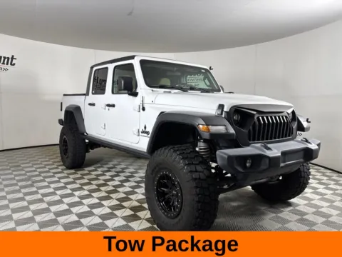 More photos of 2020 Jeep Gladiator Sport at Jerry Hunt Supercenter - Lexington, NC