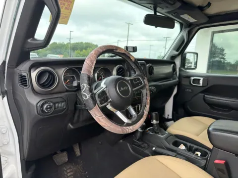 More photos of 2020 Jeep Gladiator Sport at Jerry Hunt Supercenter - Lexington, NC