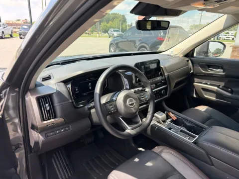 More photos of 2025 Nissan Pathfinder Platinum at Jerry Hunt Supercenter - Lexington, NC