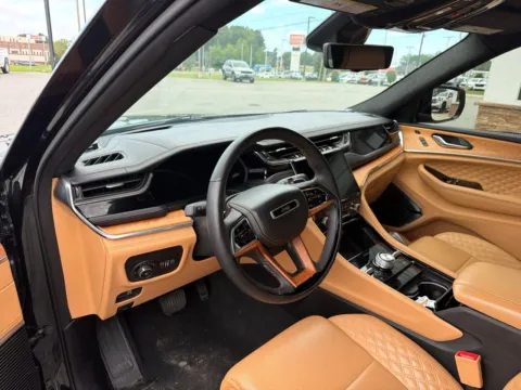 More photos of 2023 Jeep Grand Cherokee L Summit at Jerry Hunt Supercenter - Lexington, NC