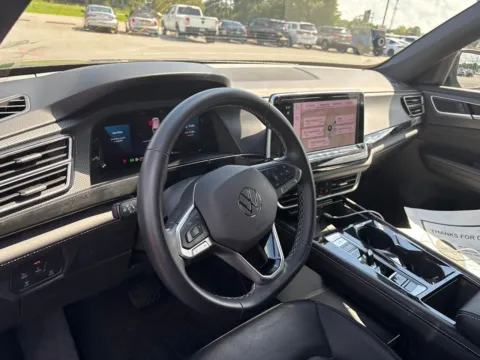 More photos of 2025 Volkswagen Atlas Cross Sport 2.0T SEL at Jerry Hunt Supercenter - Lexington, NC