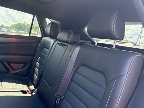 More photos of 2025 Volkswagen Atlas Cross Sport 2.0T SEL at Jerry Hunt Supercenter - Lexington, NC