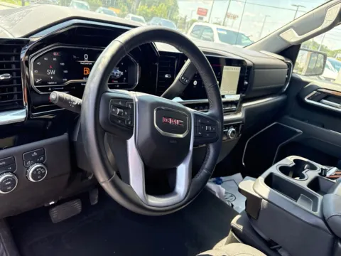 More photos of 2024 GMC Sierra 1500 Elevation at Jerry Hunt Supercenter - Lexington, NC