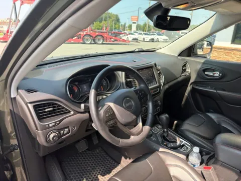 More photos of 2020 Jeep Cherokee Trailhawk at Jerry Hunt Supercenter - Lexington, NC
