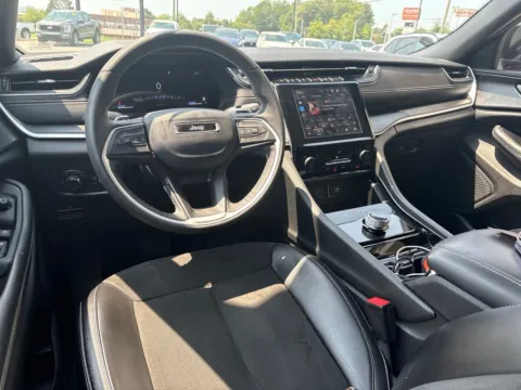 More photos of 2023 Jeep Grand Cherokee L Altitude at Jerry Hunt Supercenter - Lexington, NC