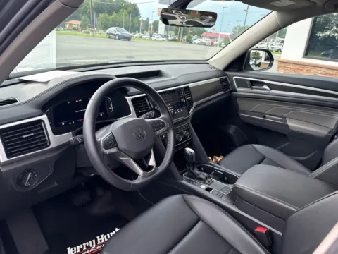 More photos of 2023 Volkswagen Atlas 3.6L V6 SE w/Technology at Jerry Hunt Supercenter - Lexington, NC