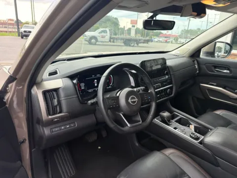 More photos of 2024 Nissan Pathfinder Platinum at Jerry Hunt Supercenter - Lexington, NC