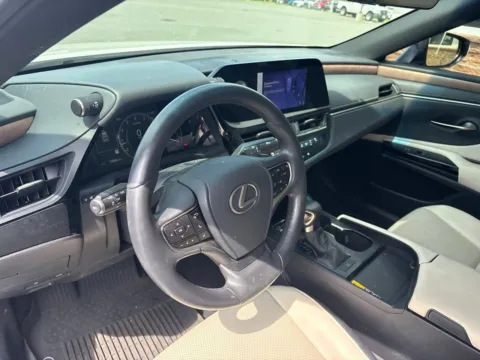 More photos of 2025 Lexus ES 350 at Jerry Hunt Supercenter - Lexington, NC