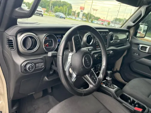 More photos of 2022 Jeep Gladiator Overland at Jerry Hunt Supercenter - Lexington, NC