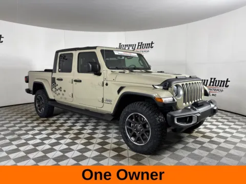 More photos of 2022 Jeep Gladiator Overland at Jerry Hunt Supercenter - Lexington, NC
