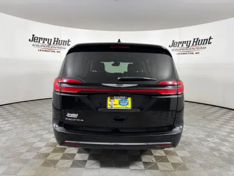 More photos of 2024 Chrysler Pacifica Touring L at Jerry Hunt Supercenter - Lexington, NC