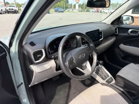 More photos of 2025 Hyundai Venue SEL at Jerry Hunt Supercenter - Lexington, NC