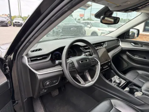More photos of 2023 Jeep Grand Cherokee Limited at Jerry Hunt Supercenter - Lexington, NC