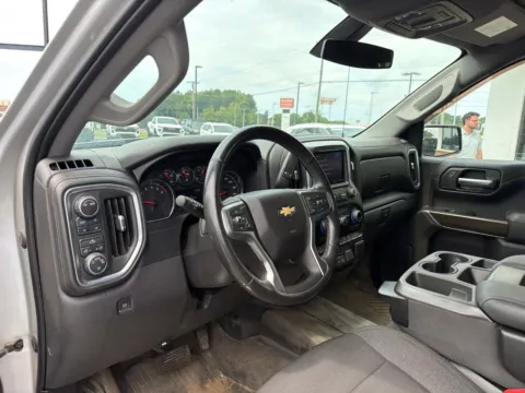More photos of 2021 Chevrolet Silverado 1500 LT at Jerry Hunt Supercenter - Lexington, NC