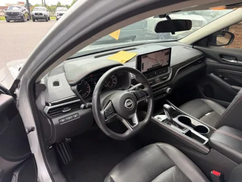 More photos of 2023 Nissan Altima 2.5 SR at Jerry Hunt Supercenter - Lexington, NC